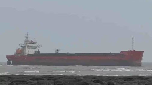 अलिबागजवळ भरकटलेल्या जहाजातून १४ क्रू मेंबर्सची सुखरूप सुटका