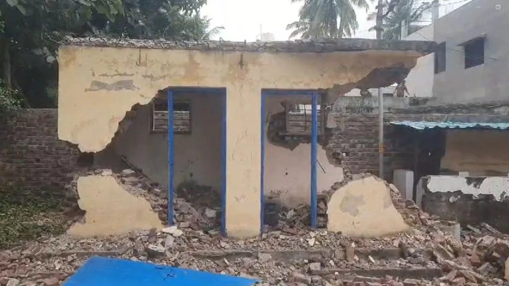 सांगली अत्याचार प्रकरण: नागरिकांकडून आरोपीच्या घरासह घटनास्थळाची तोडफोड!