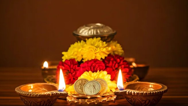 धनत्रयोदशी: आरोग्य आणि दीर्घायुष्य देणारी देवता धन्वंतरी