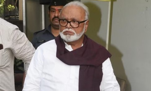 छगन भुजबळांचं हेलिकॉप्टर कार पार्किंगमध्ये का उतरलं?