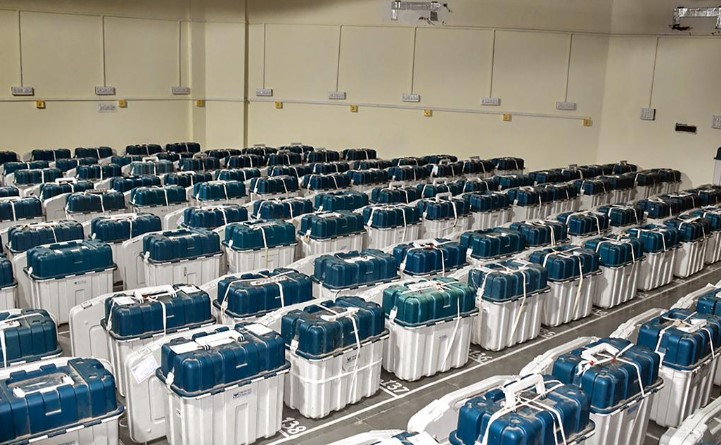 ईव्हीएम मशीन ठेवलेल्या स्ट्राँग रूमच्या सुरक्षेसाठी १० हजार पोलीस