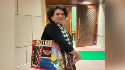 पॅलेस्टाईनचा उल्लेख असलेली पिशवी घेऊन प्रियांका गांधी संसदेत