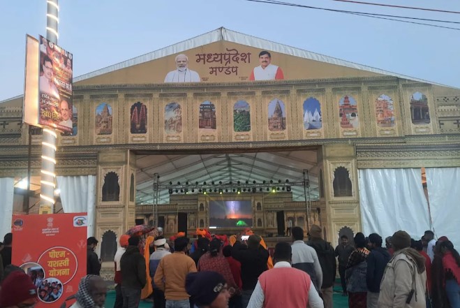 महाकुंभ २०२५: सांस्कृतिक वारशाचे दर्शन घडवणाऱ्या १२ राज्यांच्या मंडपांची भाविकांना भुरळ