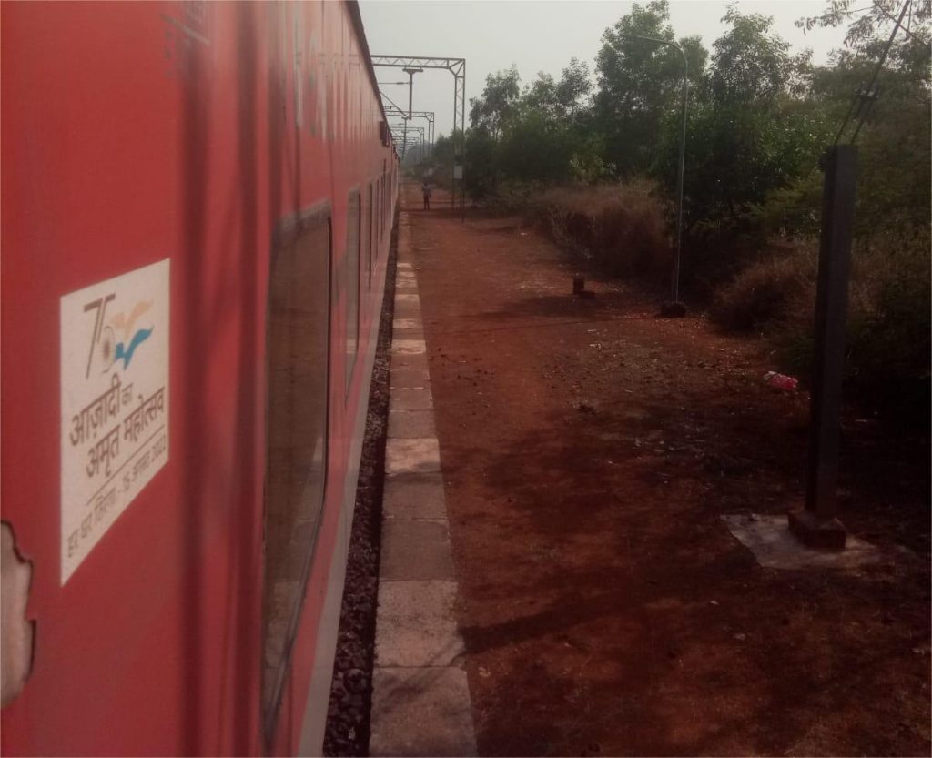 तेजस एक्स्प्रेस बंद पडली; चाकरमान्यांना झाला प्रचंड मनस्ताप!