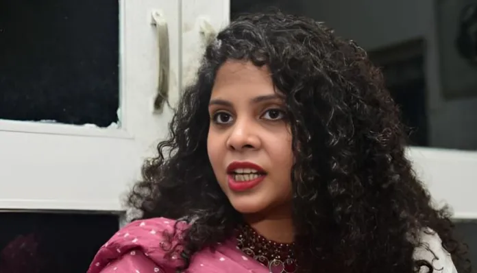 राणा अय्युब विरुद्ध एफआयआर दाखल