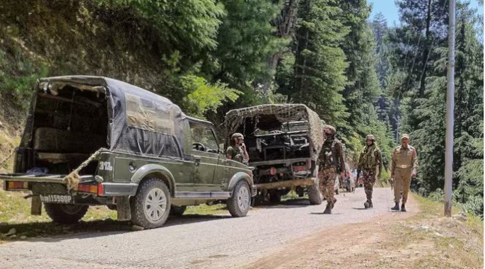 जम्मूच्या नौशेरामध्ये नियंत्रण रेषेजवळ भूसुरुंग स्फोट, ६ जवान जखमी!