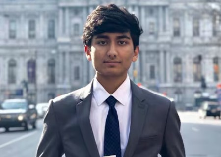 एलोन मस्कच्या DOGE टीममधील २२ वर्षीय आकाश बोब्बा कोण आहे?