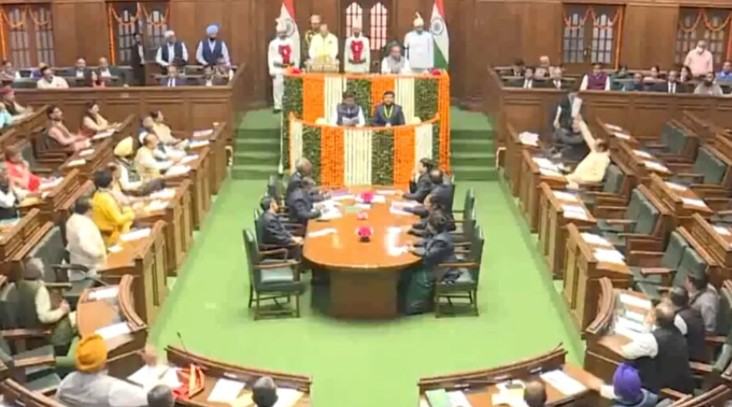 सभागृहातील गदारोळानंतर आतिशी यांच्यासह १२ आप आमदार निलंबित