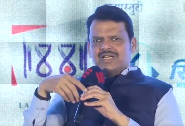 फडणवीसांनी स्पष्टच सांगितलं, एकनाथ शिंदेंच्या नाराजीच्या बातम्या माध्यमं पेरतात!