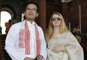 विदेशी बायकोचे उपद्व्याप, गोगोईंच्या डोक्याला ताप?