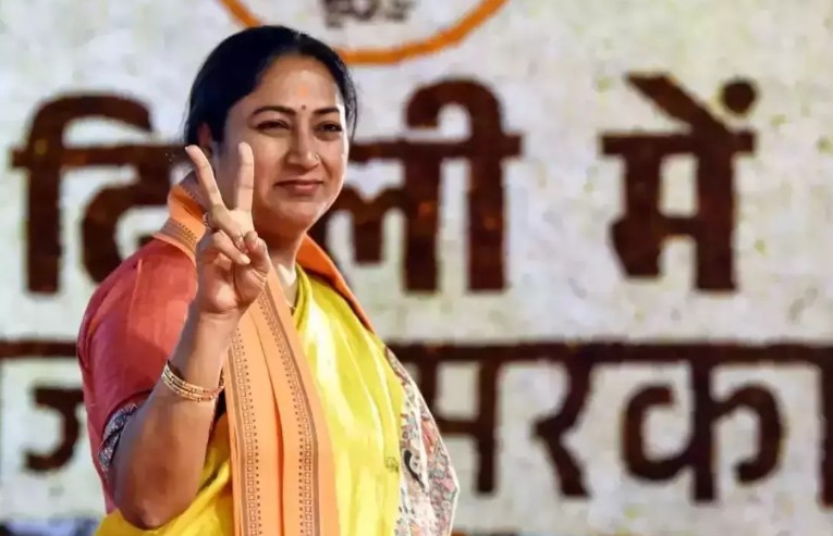 रेखा गुप्ता यांच्यासोबत आणखी सहा नेते घेणार मंत्री पदाची शपथ