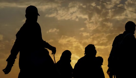 अमेरिकेला पाठवण्यासाठी कुटुंबाने जमीन गहाण ठेवली, ट्रॅक्टर, म्हशी विकल्या आणि …