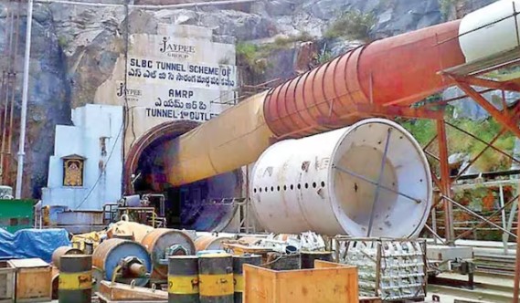 तेलंगणामध्ये बोगद्याचा भाग कोसळून अपघात; सहा मजूर अडकले