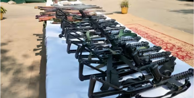 मैतेईंच्या ‘अरांबाई टेंगोल’ संघटनेकडून २४६ शस्त्रे समर्पित