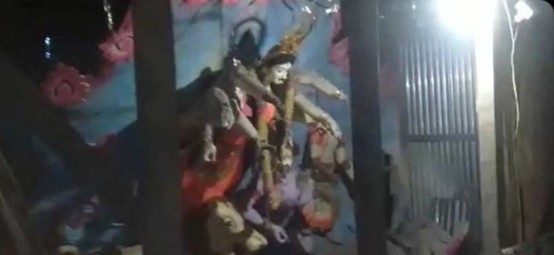 बांगलादेश: मुस्लीम जमावाचा हिंदू दुकानावर हल्ला, दुर्गा मूर्तीची केली तोडफोड!