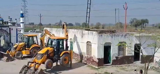 गाझियाबादमधील मदरशावर बुलडोझर, २ लाखांचा दंडही ठोठावला!