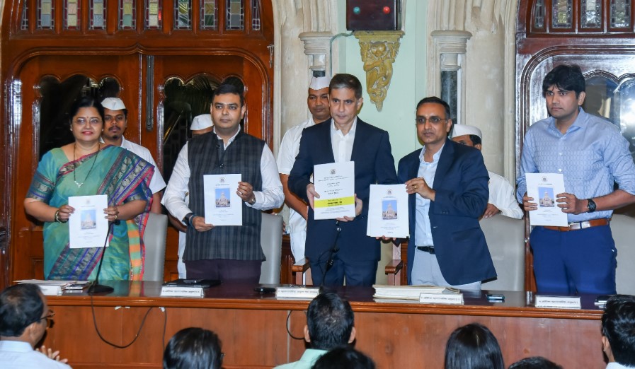 मुंबई महापालिकेचा ७४,४२७ कोटींचा अर्थसंकल्प सादर!