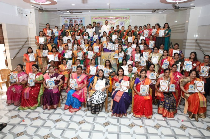 परळीत १०० कर्तृत्ववान महिलांचा गौरव!