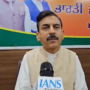 पंजाब सरकार शिक्षणात आणते राजकारण