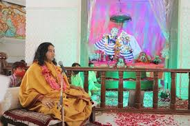 वृंदावनच्या श्री प्रियाकांत जू मंदिरात हायड्रॉलिक होळी