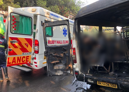 पुण्यातील हिंजवडीमध्ये टेंपो ट्रॅव्हलरला आग लागून चौघांचा होरपळून मृत्यू