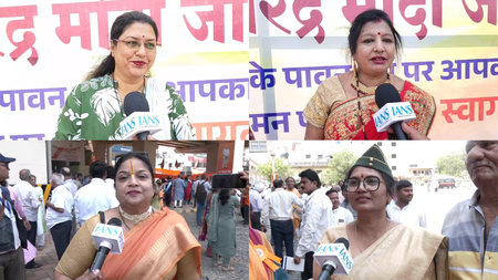 पंतप्रधानांचे गुलाबाच्या पाकळ्यांनी केले स्वागत