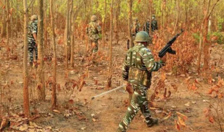 दंतेवाडा-बिजापूर सीमेवर महिला नक्षलीवादीला यमसदनी धाडले