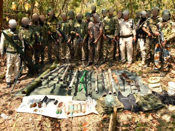 मणिपूरमध्ये लष्कराच्या विशेष कारवाईत मोठा शस्त्रसाठा जप्त; बंकरही केले उध्वस्त