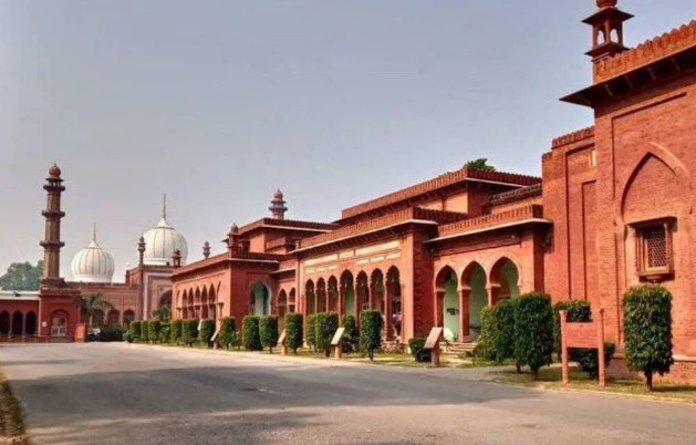 अलिगड मुस्लिम विद्यापीठाच्या कॅम्पसमध्ये होळी कार्यक्रमाला परवानगी नाकारली