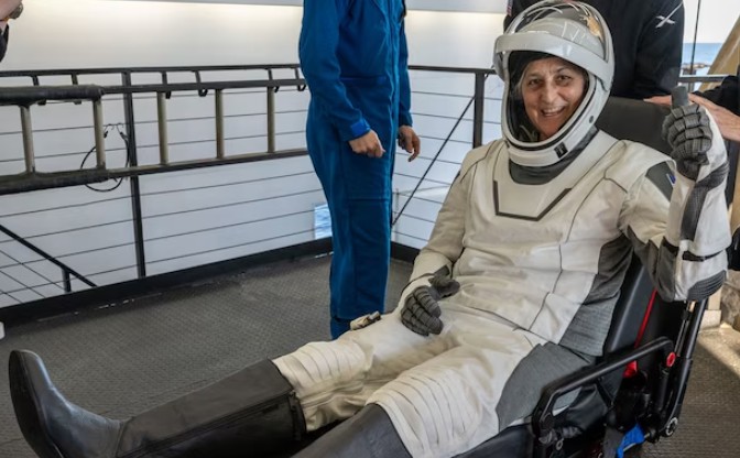 स्पेसएक्सच्या ड्रॅगन कॅप्सूलचे यशस्वी लँडिंग; सुनीता विल्यम्स २८६ दिवसांनी पृथ्वीवर परतल्या