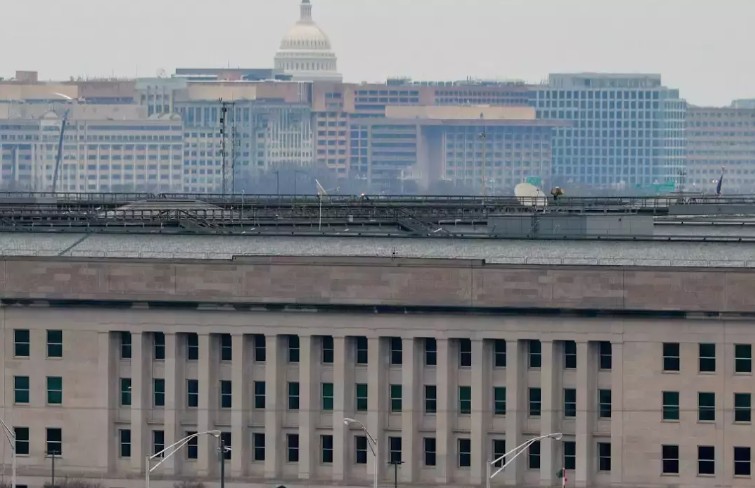 येमेनमधील हुथी बंडखोरांवर हल्ले करण्यासाठीच्या ग्रुपमध्ये चुकून पत्रकाराला केलं समाविष्ट आणि…