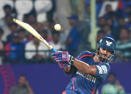 निकोलस पूरनचा टी२० क्रिकेटमध्ये ६०० षटकारांचा टप्पा गाठला