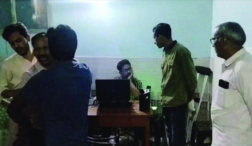 मुरादाबादमध्ये बनावट आधार केंद्राचा पर्दाफाश, सपा कार्यकर्ता वाजिद मलिकला अटक!