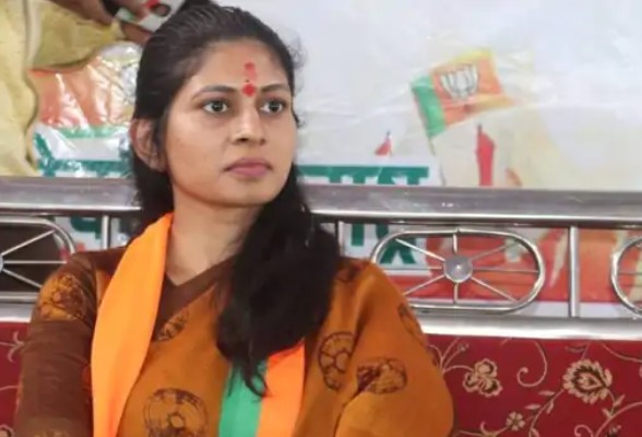 केंद्रीय मंत्री रक्षा खडसेंच्या मुलीच्या छेडछाड प्रकरणी तिघांना अटक!