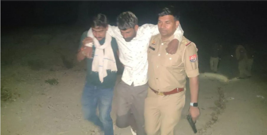 उत्तर प्रदेश: पोलीस आणि गो-तस्करांमध्ये चकमक, आरोपीच्या पायाला लागली गोळी!
