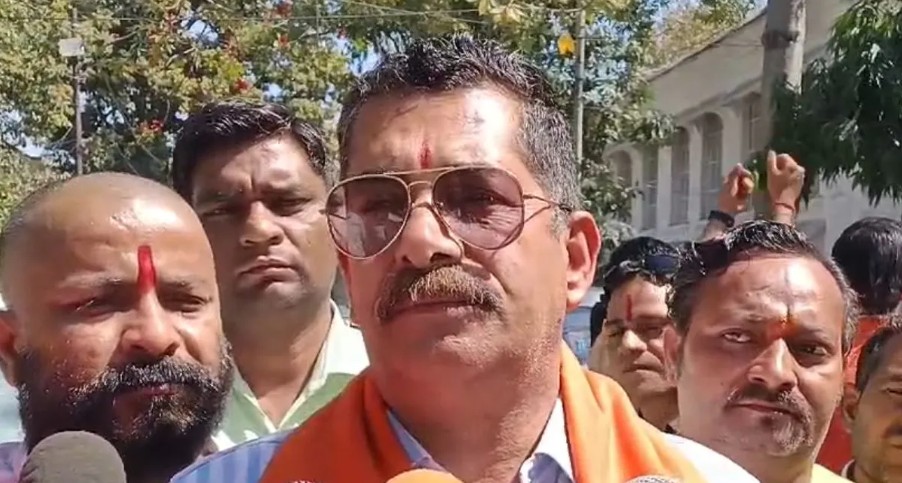 उत्तर प्रदेश: औरंगजेबाची कबर फोडणाऱ्याला ५ बिघा जमीन, ११ लाख रुपये देणार!