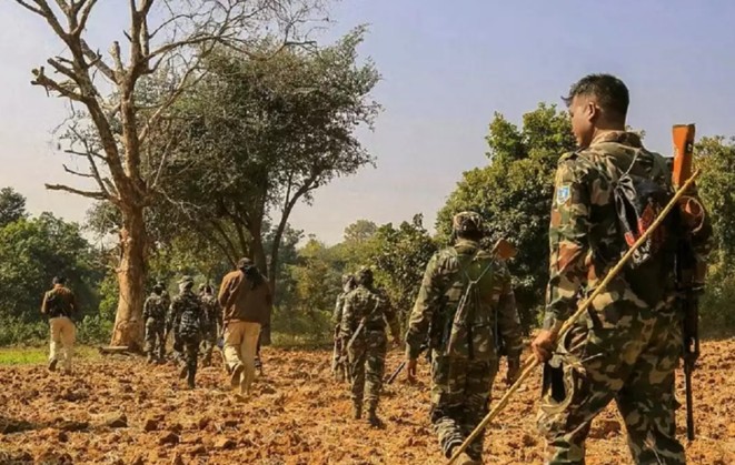 छत्तीसगडमध्ये नक्षलवाद्यांचे कंबरडे मोडले; दोन वेगळ्या चकमकींमध्ये २२ नक्षलवाद्यांचा खात्मा