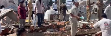 अबब…फटाका फॅक्टरीला भीषण आग! काय घडलं बघा