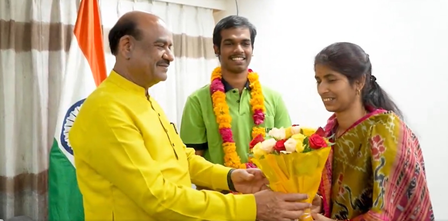 जेईई मेन्सचा टॉपर ओमप्रकाशला लोकसभा अध्यक्षांकडून शुभेच्छा