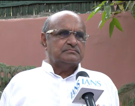 भारतीय सैन्य दलासोबत संपूर्ण देश