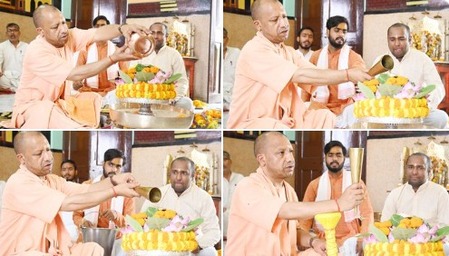योगी आदित्यनाथ यांनी केला गोरखनाथ मंदिरात रुद्राभिषेक