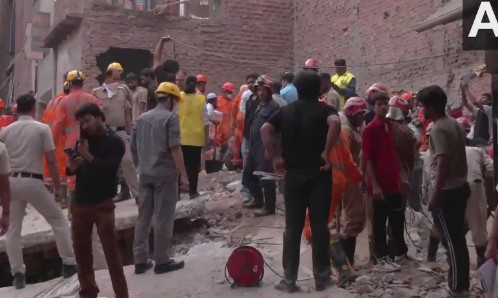 दिल्लीत इमारत कोसळून चार जणांचा मृत्यू