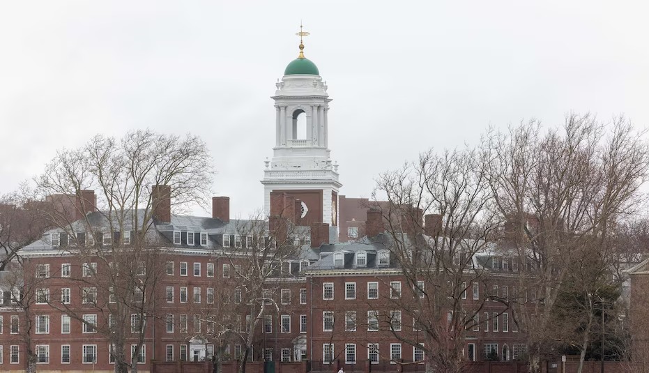 ट्रम्प प्रशासनाने हार्वर्ड विद्यापीठाचे २.२ अब्ज डॉलर्सचे अनुदान गोठवले; काय आहे कारण?