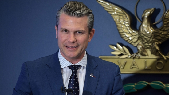 हुथी बंडखोरांवरील हल्ल्याच्या योजना अमेरिकेच्या संरक्षण सचिवांनी कुटुंबियांसोबत केल्या शेअर?