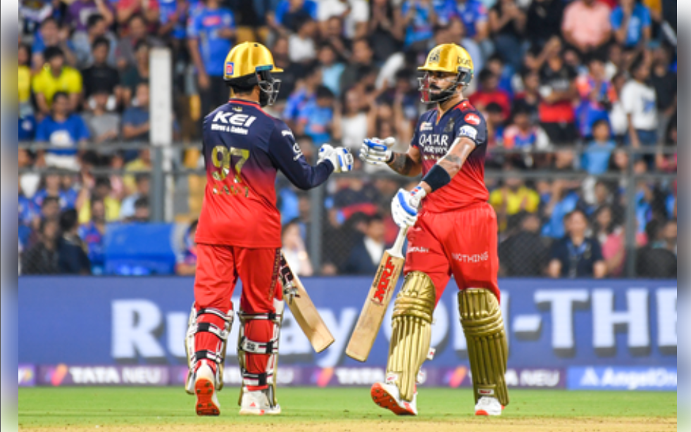 “दिग्गजांचं ‘पावरप्ले’ बंद… RCBचं वर्चस्व सुरू!”