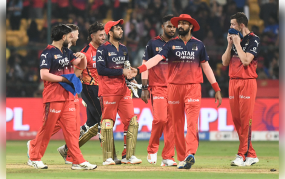 कोणीही यावे टपली मारून जावे!