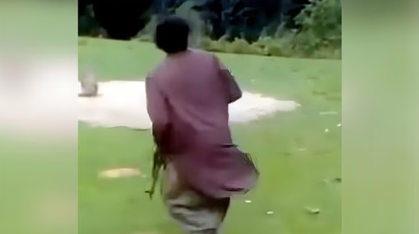 पहलगाम हल्ल्यातील दहशतवाद्याचा हातात बंदूक धरलेला फोटो आला समोर