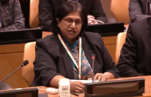 पाकिस्तानच्या दहशतवादाला प्रोत्साहन देण्याच्या कबुलीचे आश्चर्य कसले?