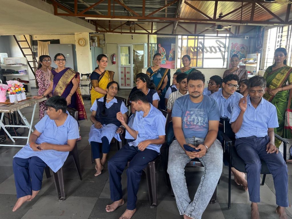 … अन् मोहित्यांना दिसला मोत्यांमध्ये राम