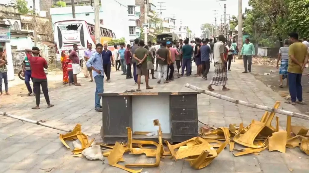 मुर्शिदाबादेतील हिंसाचार पीडित सांगतो, हिंदूंना वेचून वेचून लक्ष्य केले!